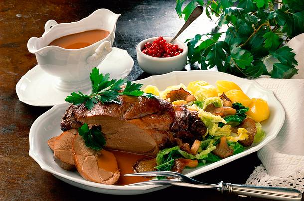 Rehkeule mit Pilz-Wirsinggemüse Rezept Rehkeule mit Pilz-Wirsinggemüse Rezept