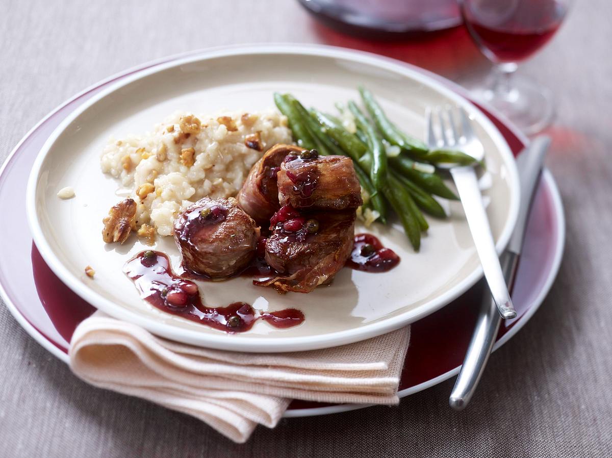 Rehmedaillons in Granatapfelsoße mit Walnussrisotto Rezept