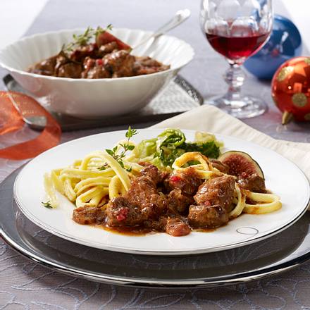 Rehpfeffer zu Butterwirsing und Spätzle Rezept Rehpfeffer zu Butterwirsing und Spätzle Rezept
