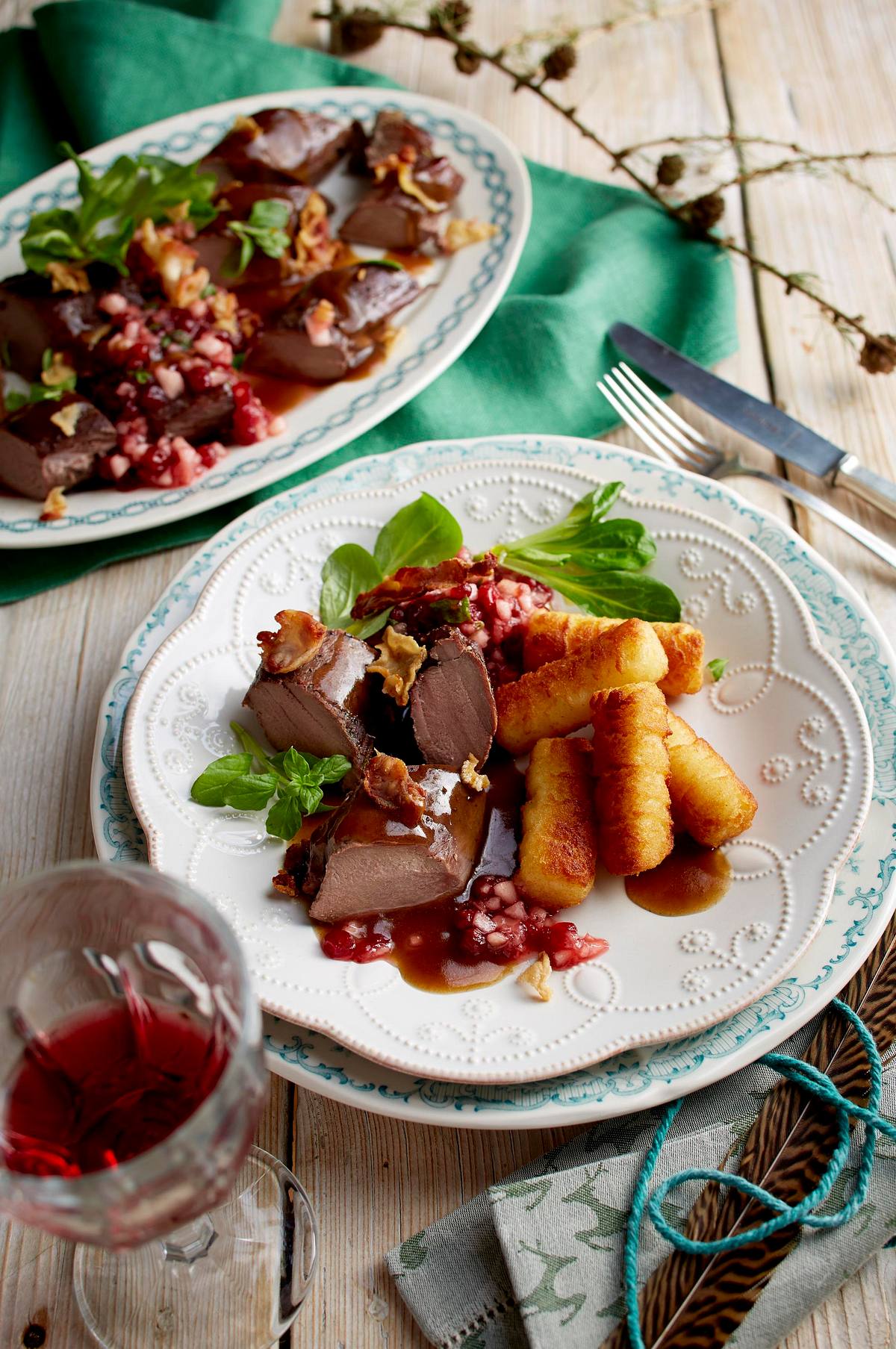 Rehrücken mit Preiselbeer-Birnen-Majoran-Gremolata Rezept