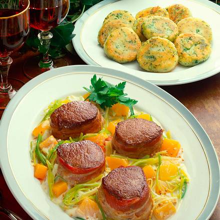 Rehsteaks auf Porree-Kürbisgemüse Rezept Rehsteaks auf Porree-Kürbisgemüse Rezept