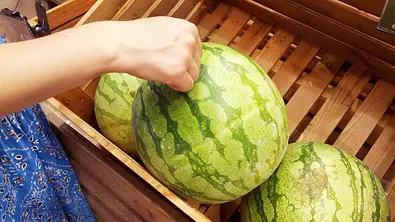 Reife Wassermelone erkennen - Foto: LECKER @ Bauer Media Group