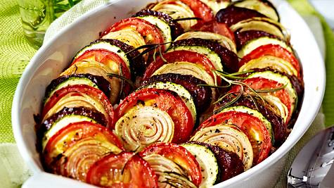 Reisauflauf mit Tomaten, Zucchini und Chorizo Rezept - Foto: House of Food / Bauer Food Experts KG