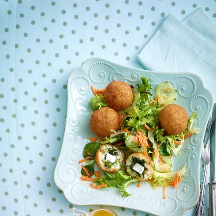 Reisbällchen mit Feta und Spinat gefüllt Rezept Reisbällchen mit Feta und Spinat gefüllt Rezept