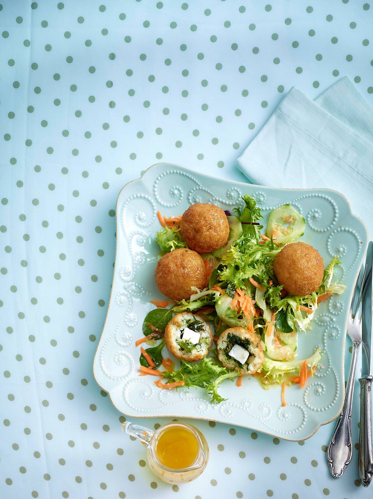 Reisbällchen mit Feta und Spinat gefüllt Rezept