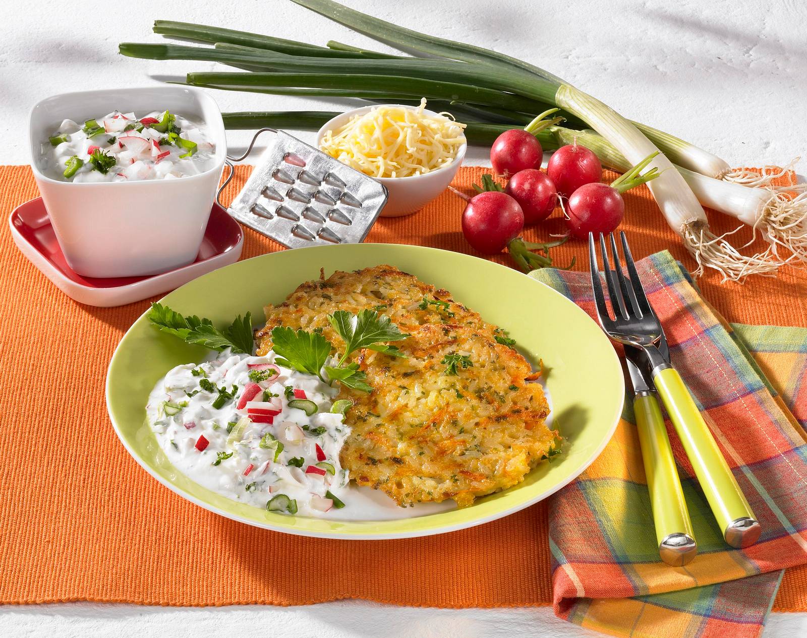 Reisbratlinge mit Frühlingsquark Rezept | LECKER
