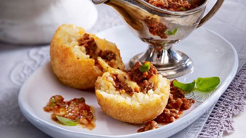 Reiskroketten mit Hackfüllung „Suppli alla ­romana“ Rezept - Foto: House of Food / Bauer Food Experts KG