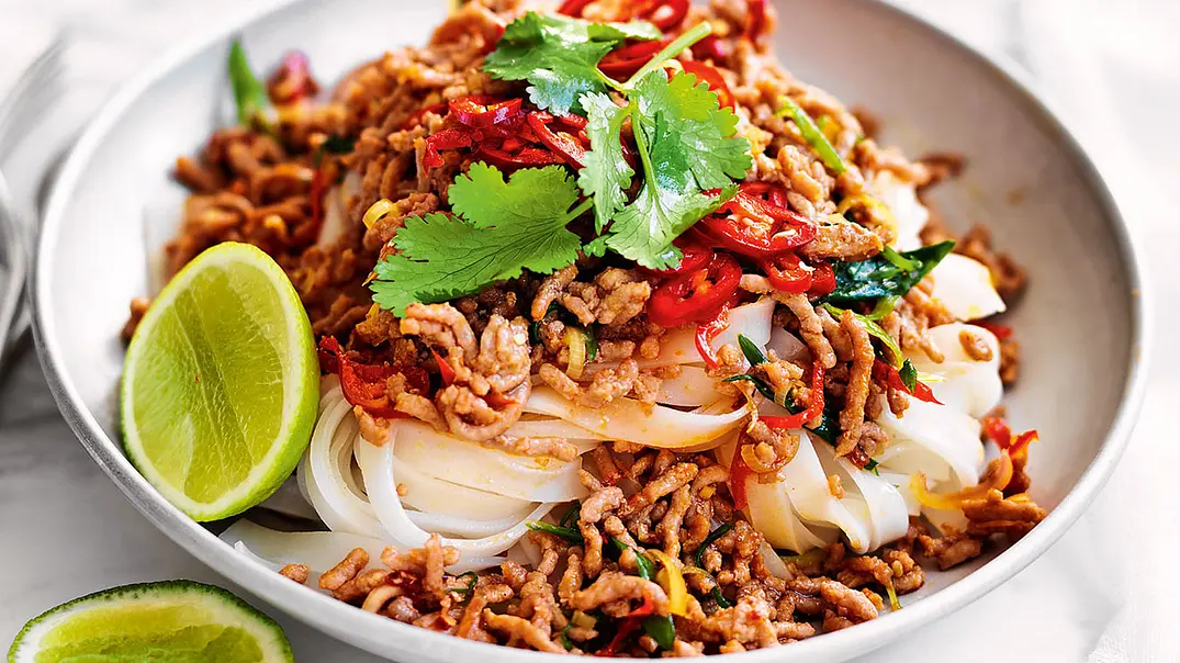 Reisnudeln mit Asia-Hackfleisch Rezept - Foto: LECKER @ Bauer Media Group