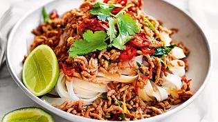 Reisnudeln mit Asia-Hackfleisch Rezept - Foto: LECKER @ Bauer Media Group Reisnudeln mit Asia-Hackfleisch Rezept - Foto: LECKER @ Bauer Media Group