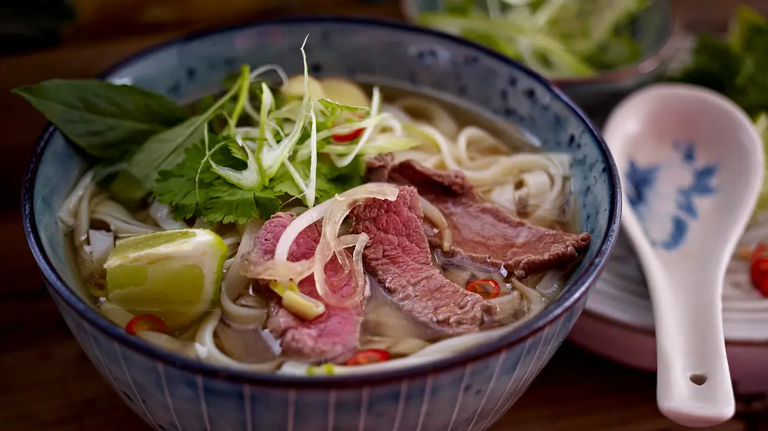 Reisnudelsuppe mit Rindfleisch Rezept - Foto: LECKER @ Bauer Media Group Reisnudelsuppe mit Rindfleisch Rezept - Foto: LECKER @ Bauer Media Group
