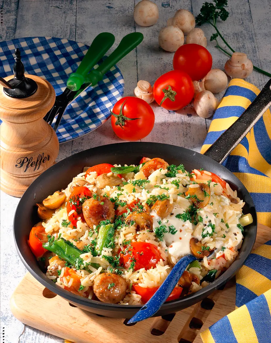 Reispfanne mit Brätbällchen Rezept Reispfanne mit Brätbällchen Rezept