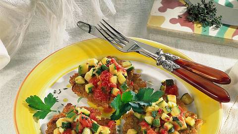 Reispuffer mit Zucchini-Tomaten-Gemüse Rezept - Foto: Maass