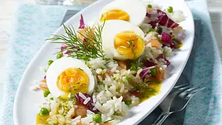 Reissalat mit Lachs in Honig-Senf-Soße Rezept - Foto: LECKER @ Bauer Media Group Reissalat mit Lachs in Honig-Senf-Soße Rezept - Foto: LECKER @ Bauer Media Group