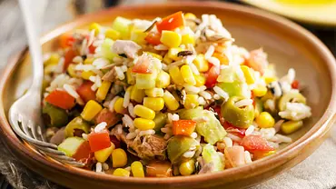 Reissalat mit Thunfisch - so gehts Reissalat mit Thunfisch - so gehts