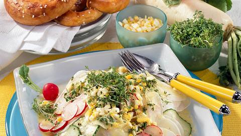 Rettich-Radieschen-Salat mit Senf-Dressing Rezept - Foto: House of Food / Bauer Food Experts KG