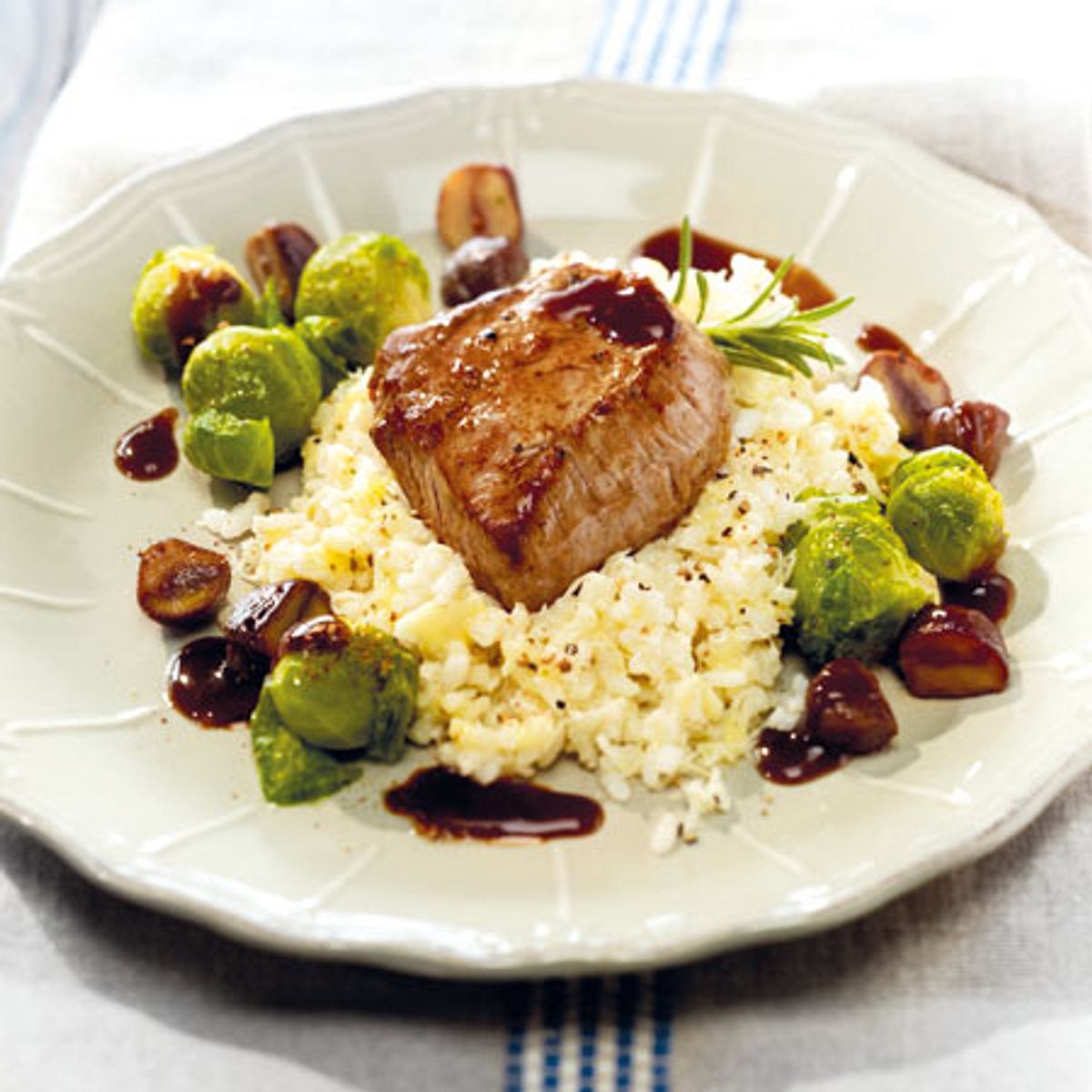 Kalbsfilet mit Käserisotto und Maronen-Rosenkohl-Gemüse
