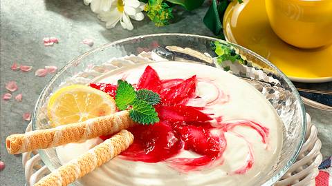 Rhabarber auf Mascarpone-Creme Rezept - Foto: House of Food / Bauer Food Experts KG