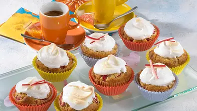 Rhabarber-Baiser-Muffins Rezept - Foto: LECKER @ Bauer Media Group