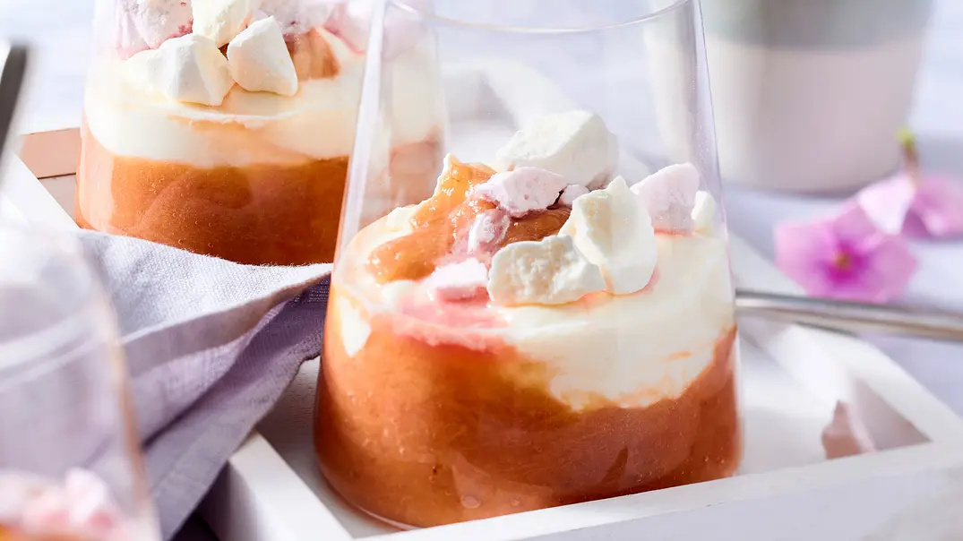 Rhabarber-Bananen-Dessert mit Baiser Rezept - Foto: LECKER @ Bauer Media Group