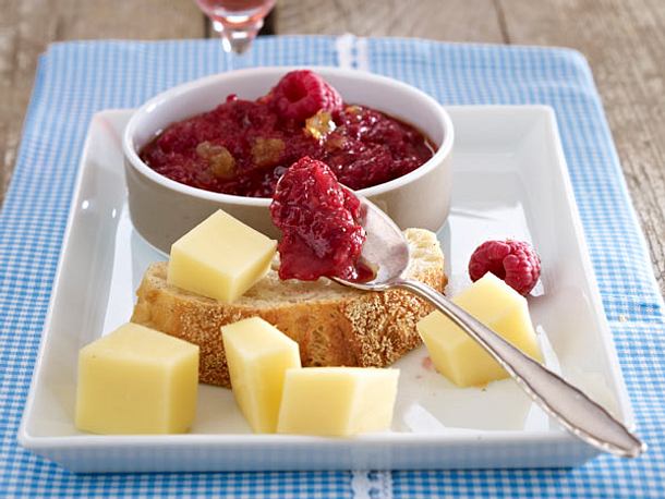 Rhabarber-Chutney zu Käse Rezept Rhabarber-Chutney zu Käse Rezept