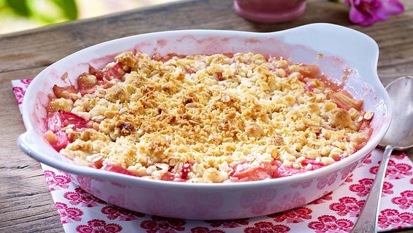 Rhabarber-Crumble - Foto: House of Food / Bauer Food Experts KG