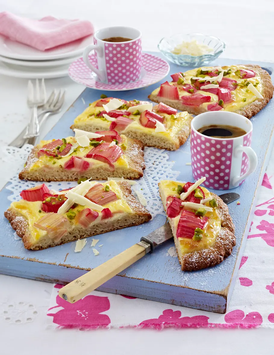 Rhabarber-Fladen mit Schmand-Pudding-Guss Rezept