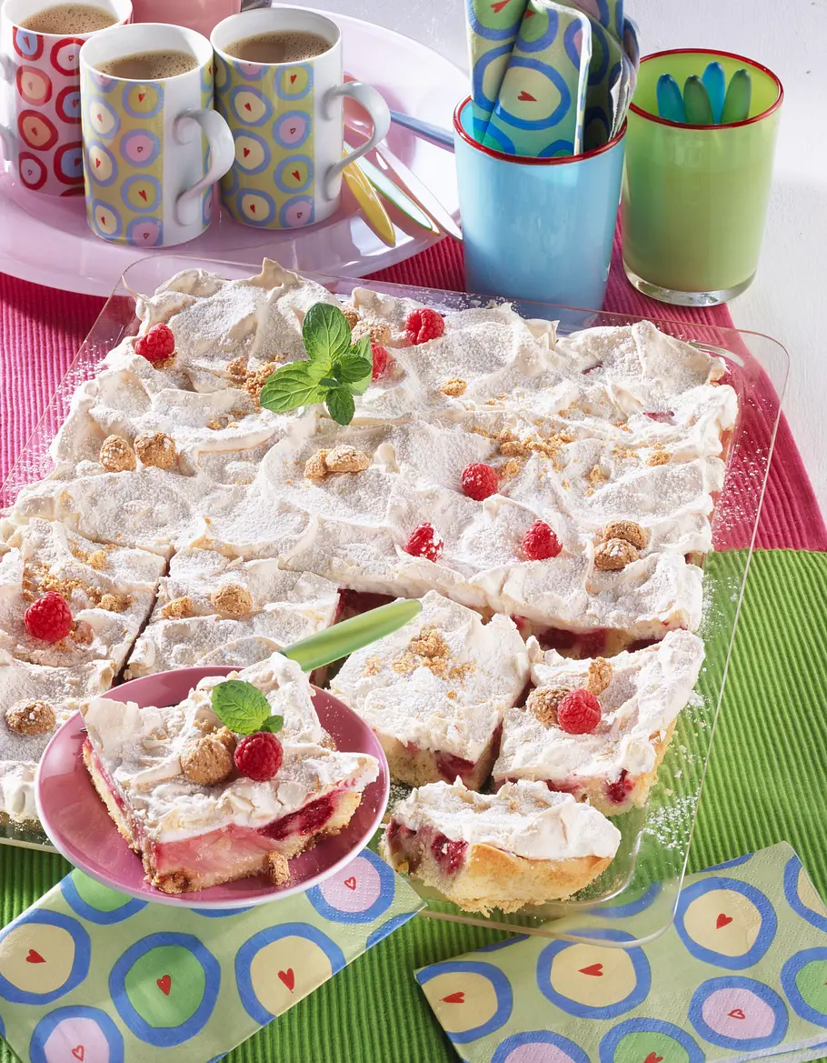 Rhabarber-Himbeerkuchen mit Baiserhaube Rezept Rhabarber-Himbeerkuchen mit Baiserhaube Rezept
