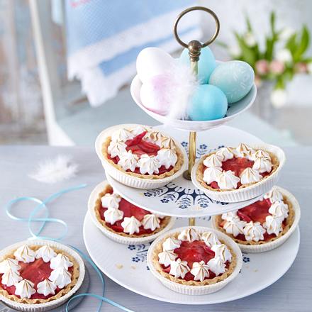 Rhabarber-Mandeltarteletts mit Baisertuffs Rezept
