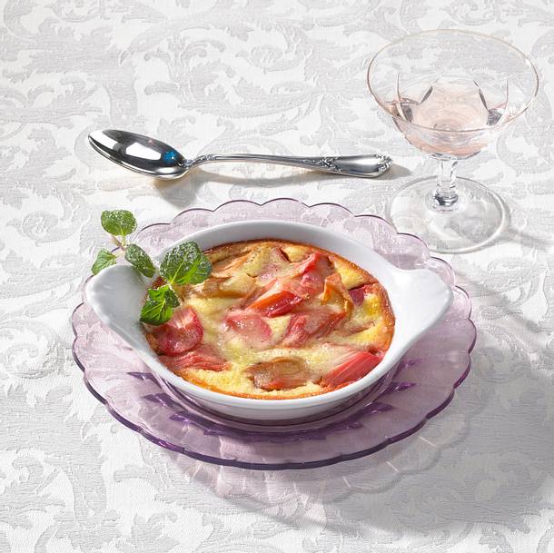 Rhabarber mit Käsekuchenhaube Rezept Rhabarber mit Käsekuchenhaube Rezept