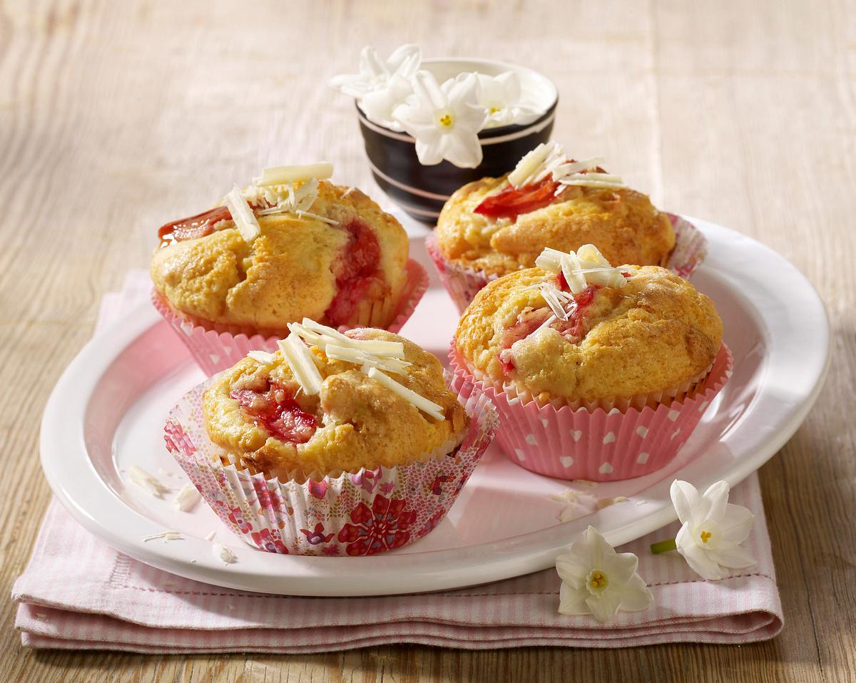 Rhabarber-Muffins mit weißer Schokolade Rezept