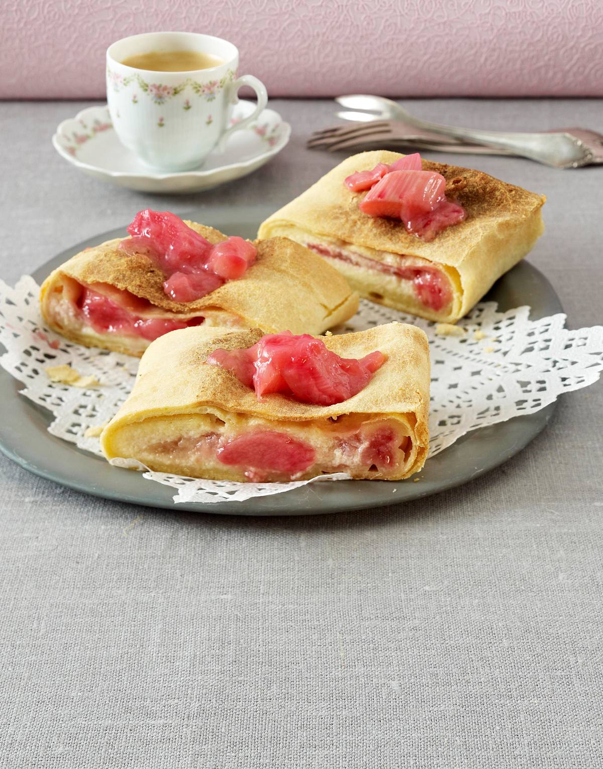 Rhabarber-Schmand-Strudel Rezept