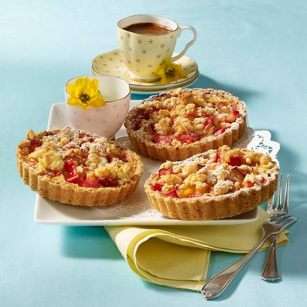 Rhabarber-Streusel-Tarteletts Rezept Rhabarber-Streusel-Tarteletts Rezept