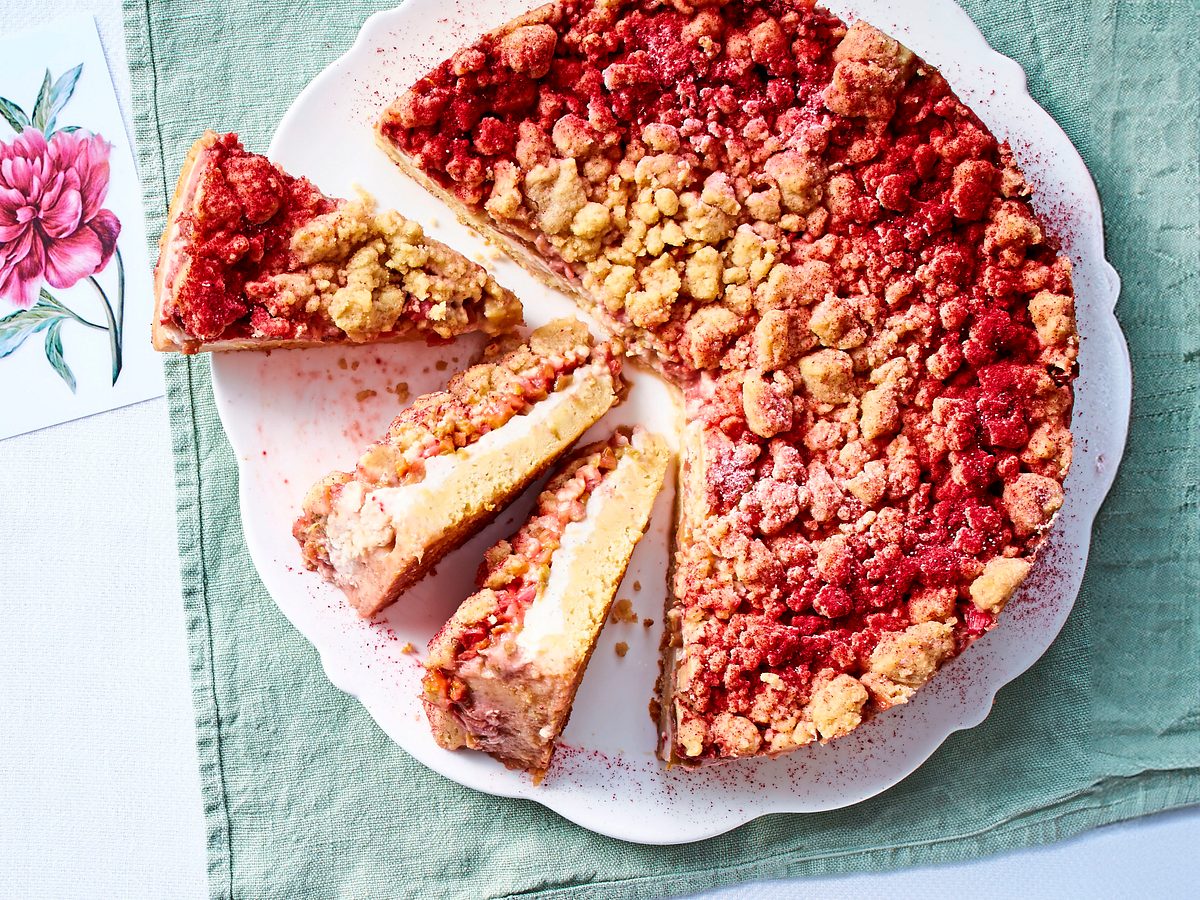 Rhabarber-Streuselkuchen mit feiner Vanillecreme Rezept