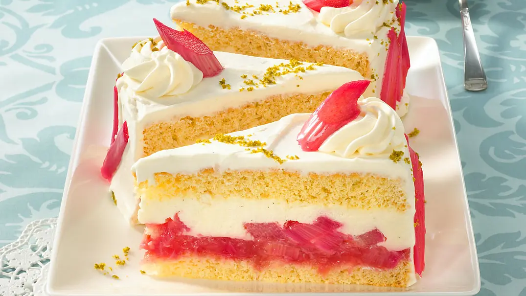Rhabarber-Torte mit Joghurt-Creme Rezept - Foto: LECKER @ Bauer Media Group Rhabarber-Torte mit Joghurt-Creme Rezept - Foto: LECKER @ Bauer Media Group
