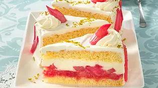 Rhabarber-Torte mit Joghurt-Creme Rezept - Foto: LECKER @ Bauer Media Group Rhabarber-Torte mit Joghurt-Creme Rezept - Foto: LECKER @ Bauer Media Group