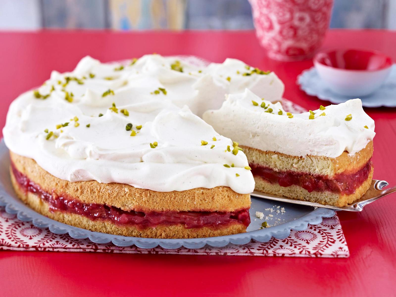 Rhabarber-Vanille-Torte Rezept | LECKER