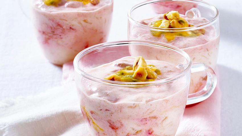 Rhabarbercreme mit Granadilla Rezept - Foto: House of Food / Bauer Food Experts KG