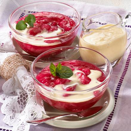 Rhabarbergrütze mit selbstgemachter Vanillesoße Rezept