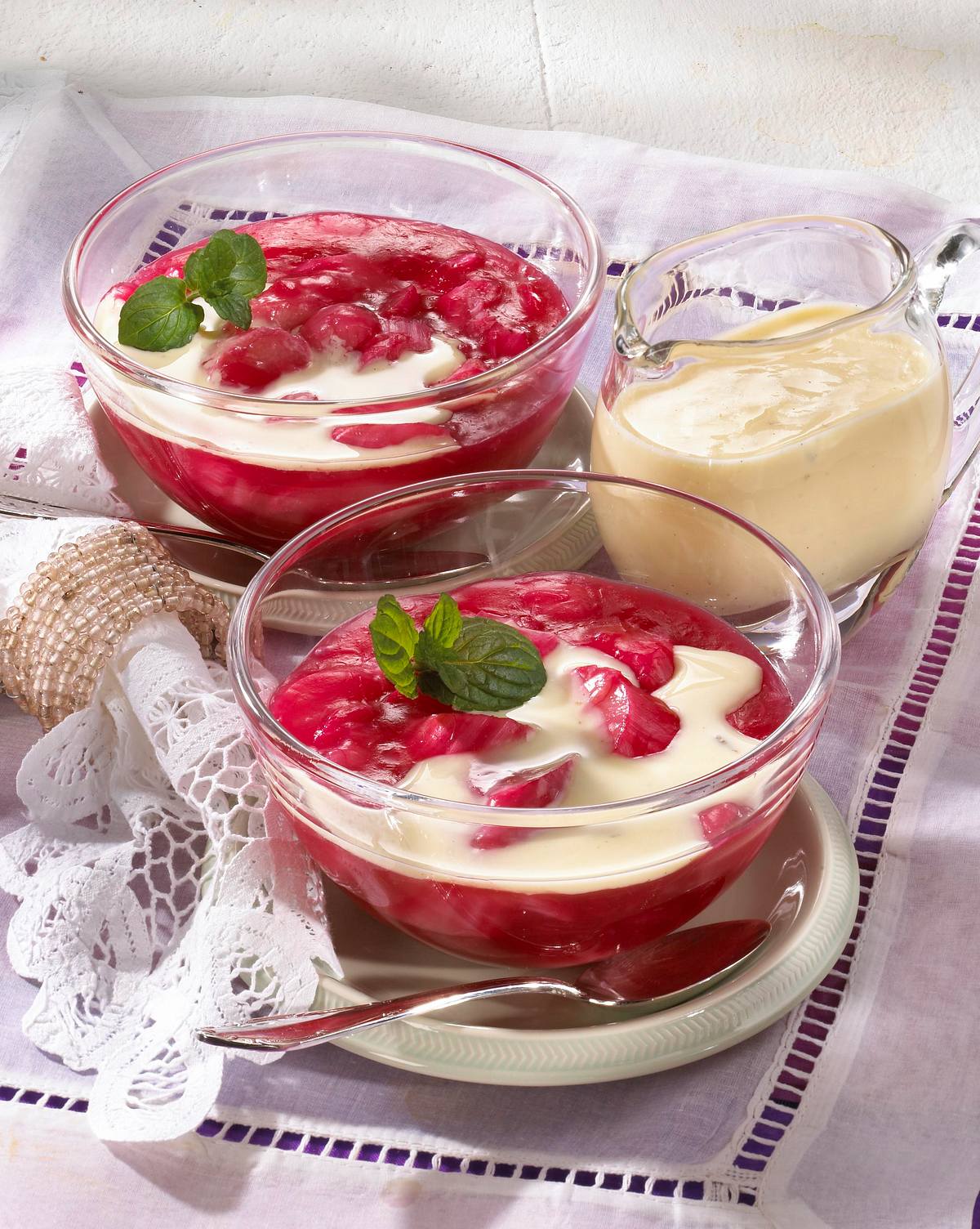 Rhabarbergrütze mit selbstgemachter Vanillesoße Rezept