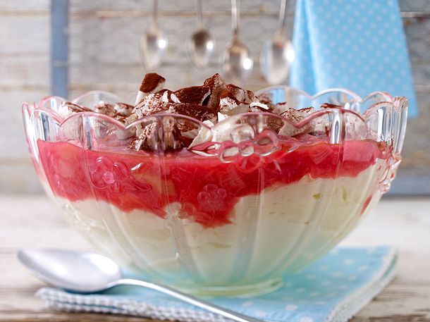 Rhabarberkompott auf Mascarpone-Baiser-Creme Rezept
