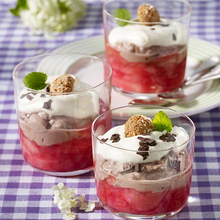 Rhabarberkompott auf zweierlei Sahne Rezept