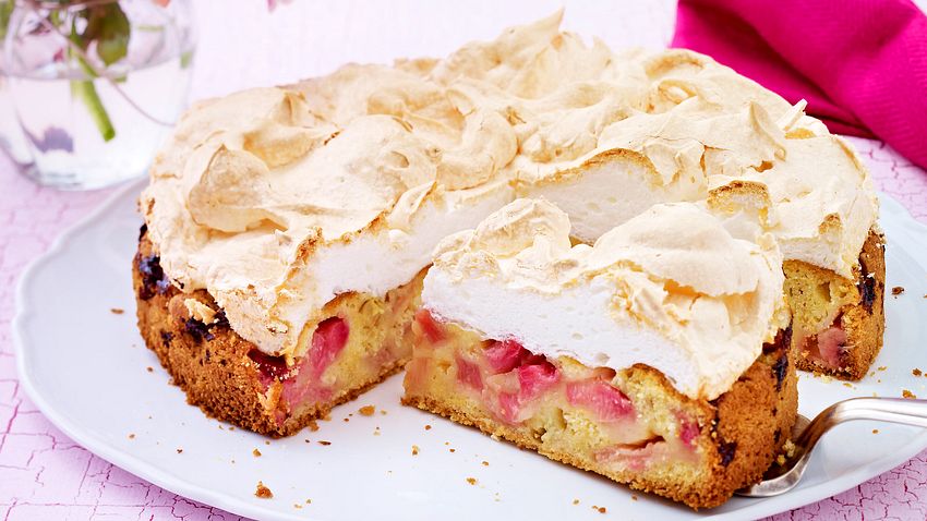 Rhabarberkuchen mit Baiserhaube Rezept - Foto: House of Food / Bauer Food Experts KG