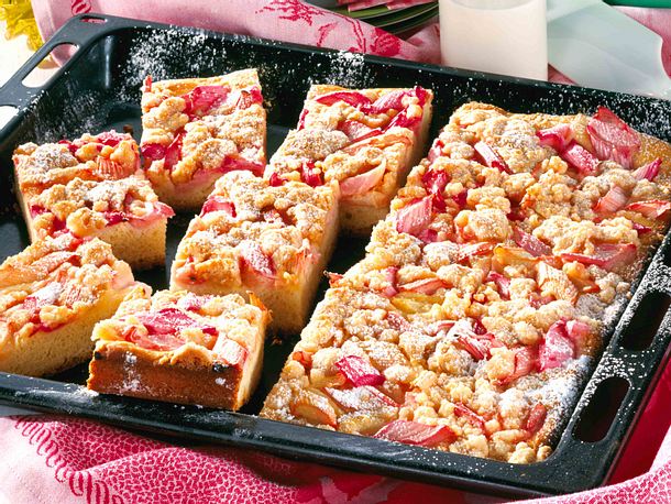 Rhabarber-Hefe-Kuchen Rezept