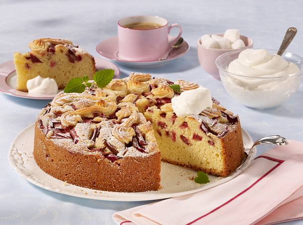 Rhabarberkuchen mit Makronenmasse Rezept Rhabarberkuchen mit Makronenmasse Rezept