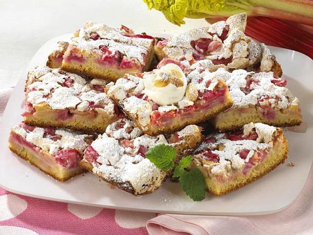 Rhabarberkuchen mit Nuss-Baiser Rezept Rhabarberkuchen mit Nuss-Baiser Rezept
