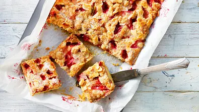 Rhabarberkuchen mit Zimtstreuseln Rezept - Foto: LECKER @ Bauer Media Group