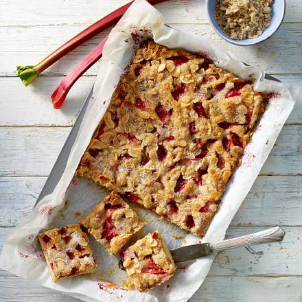Rhabarberkuchen mit Zimtstreuseln Rezept Rhabarberkuchen mit Zimtstreuseln Rezept