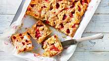 Rhabarberkuchen vom Blech mit Zimtstreuseln - Foto: House of Food / Bauer Food Experts KG