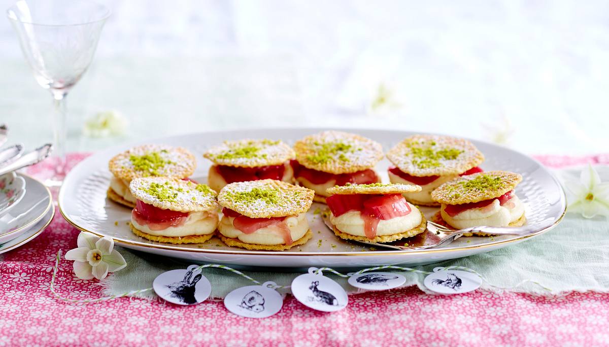 Rhabarbertörtchen mit weißer Schokocreme Rezept