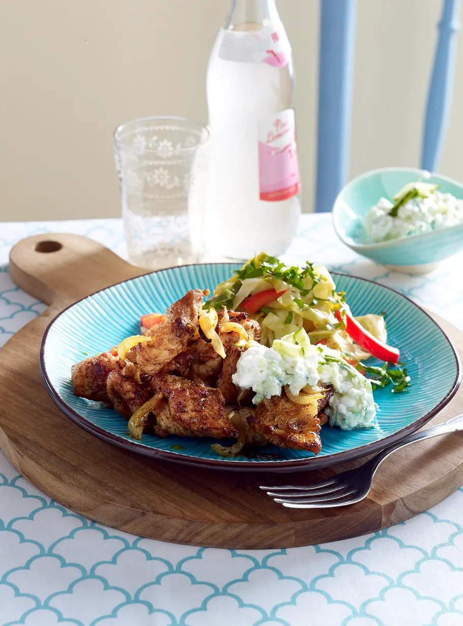 Rhodos-Pfanne mit Pute und Tsatsiki Rezept Rhodos-Pfanne mit Pute und Tsatsiki Rezept